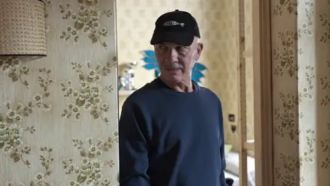 Martín se cuela en casa de Rafa… ¡y Pati y Alba están a punto de pillarlo! Martín se cuela en casa de Rafa… ¡y Pati y Alba están a punto de pillarlo!