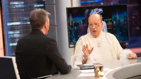 Leer las cenizas de los puros, los posos del café... ¡e incluso el culo o los pezones! Las insólitas técnicas de Rappel Leer las cenizas de los puros, los posos del café... ¡e incluso el culo o los pezones! Las insólitas técnicas de Rappel