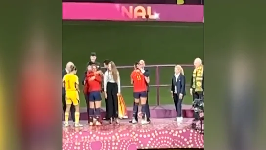 El beso se produjo durante la final del Mundial de Fútbol femenino en Australia El beso se produjo durante la final del Mundial de Fútbol femenino en Australia