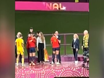 El beso se produjo durante la final del Mundial de Fútbol femenino en Australia