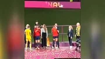 El beso se produjo durante la final del Mundial de Fútbol femenino en Australia