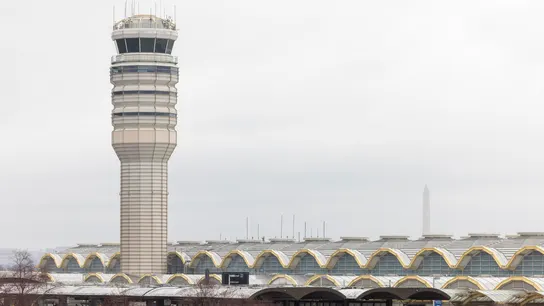 La torre de control del Aeropuerto Nacional Ronald Reagan La torre de control del Aeropuerto Nacional Ronald Reagan