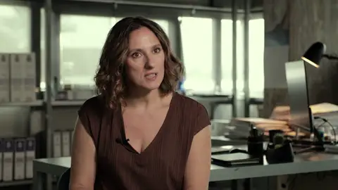 Honor apuesta por grabar en escenarios reales en Sevilla y Cádiz: “Llenan de vida la serie” Honor apuesta por grabar en escenarios reales en Sevilla y Cádiz: “Llenan de vida la serie”