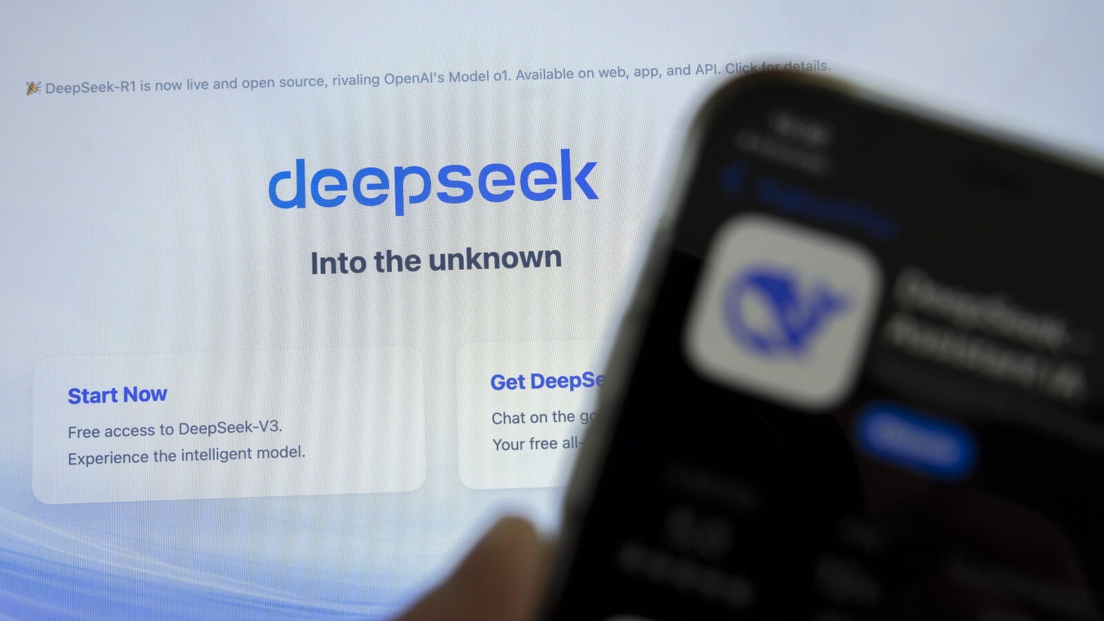 Oferta laboral en DeepSeek: el 'chatGPT chino' ofrece sueldos de 13.000 euros al mes