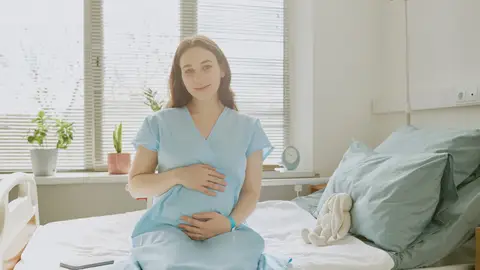 Una mujer embarazada en el hospital Una mujer embarazada en el hospital