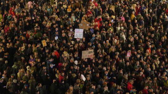 Imagen de la cuarta manifestaci&oacute;n para reclamar la dimisi&oacute;n del presidente de la Generalitat, Carlos Maz&oacute;n.