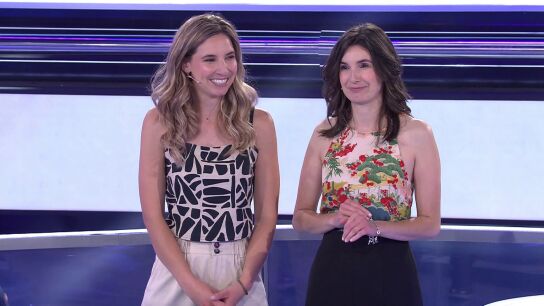 Raquel y Estefan&iacute;a, concursantes de Atrapa un mill&oacute;n