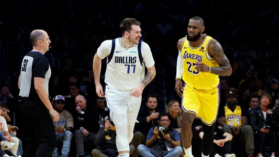 Luka Doncic y LeBron James en un partido de la NBA Luka Doncic y LeBron James en un partido de la NBA