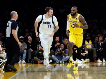 Luka Doncic y LeBron James en un partido de la NBA Luka Doncic y LeBron James en un partido de la NBA