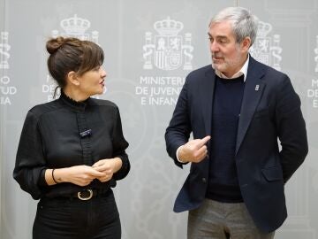 La ministra Sira Rego y el presidente canario Fernando Clavijo