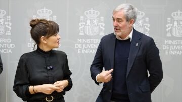 La ministra Sira Rego y el presidente canario Fernando Clavijo