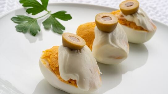 Huevos rellenos de at&uacute;n con lactonesa: la primera receta que hizo Argui&ntilde;ano con su hijo Joseba, a los 10 a&ntilde;os, en televisi&oacute;n