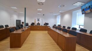 Condenado un joven a dos a&ntilde;os de c&aacute;rcel por afeitarle las cejas y el pelo a su pareja mientras dorm&iacute;a para &ldquo;denigrarla&rdquo;