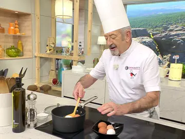 Arguiñano desvela el truco para que las yemas salgan centradas: "Aquí hay un pequeño secreto" Arguiñano desvela el truco para que las yemas salgan centradas: "Aquí hay un pequeño secreto"