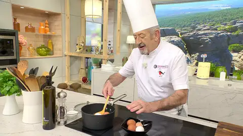 Arguiñano desvela el truco para que las yemas salgan centradas: "Aquí hay un pequeño secreto" Arguiñano desvela el truco para que las yemas salgan centradas: "Aquí hay un pequeño secreto"