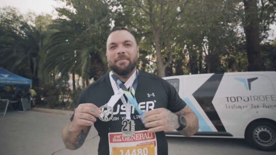 Mario Mairena, campe&oacute;n de levantamiento de peso