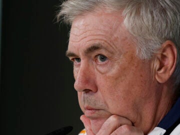 Carlo Ancelotti en la sala de prensa de Valdebebas