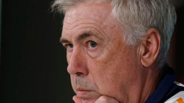 Carlo Ancelotti en la sala de prensa de Valdebebas