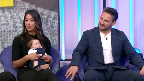 Alejandra y Jaime, padres de un bebé reborn Alejandra y Jaime, padres de un bebé reborn