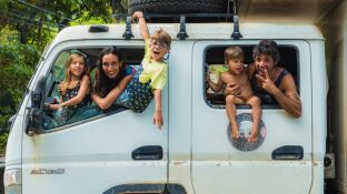 La compostelana Marta Bruyel recorre el mundo con su familia y ahora pone rumbo a &Aacute;frica