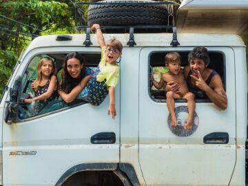 La compostelana Marta Bruyel recorre el mundo con su familia y ahora pone rumbo a África