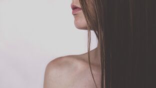 Mujer con pelo largo