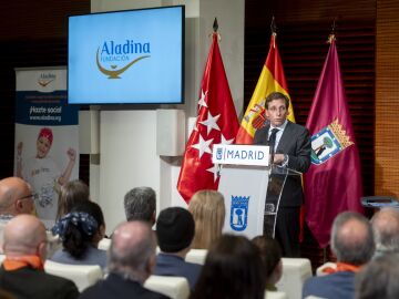 Almeida en la presentación del primer centro de día en España para menores con cáncer