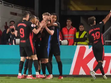 Dani Olmo celebra su gol ante Las Palmas junto a sus compañeros (0-2) Dani Olmo celebra su gol ante Las Palmas junto a sus compañeros (0-2)