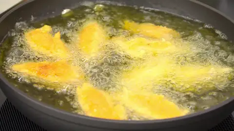 Escurre los buñuelos sobre una fuente Escurre los buñuelos sobre una fuente