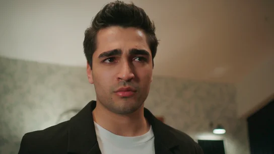 La noche más mágica de Seyran y Ferit acaba de la peor manera: ella le entrega el anillo y pide el divorcio La noche más mágica de Seyran y Ferit acaba de la peor manera: ella le entrega el anillo y pide el divorcio