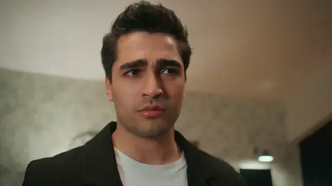 La noche más mágica de Seyran y Ferit acaba de la peor manera: ella le entrega el anillo y pide el divorcio La noche más mágica de Seyran y Ferit acaba de la peor manera: ella le entrega el anillo y pide el divorcio