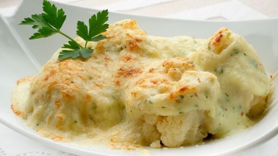 Coliflor con pur&eacute; de patata y queso, de Karlos Argui&ntilde;ano