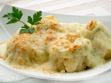 Coliflor con pur&eacute; de patata y queso, de Karlos Argui&ntilde;ano