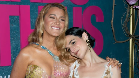 Blake Lively y Jenny Slate en la premiere de It Ends With Us Blake Lively y Jenny Slate en la premiere de It Ends With Us