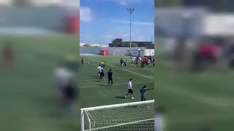Pelea multitudinaria en un partido de fútbol juvenil en Lanzarote con insultos racistas Pelea multitudinaria en un partido de fútbol juvenil en Lanzarote con insultos racistas