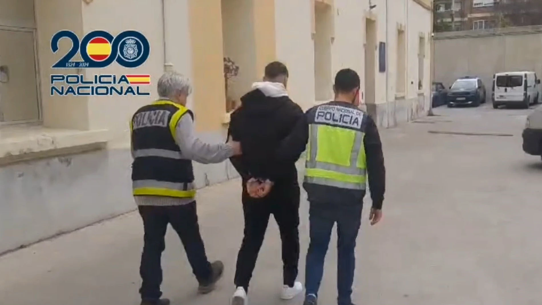 La Policía Nacional detiene a dos varones por la agresión cometida contra tres hinchas del Villarreal CF La Policía Nacional detiene a dos varones por la agresión cometida contra tres hinchas del Villarreal CF