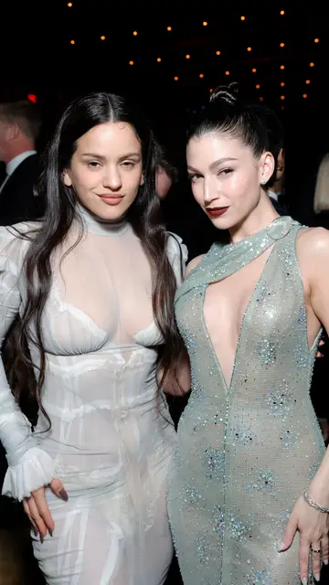 Rosalía y Úrsula Corberó, en la fiesta de Vanity Fair Rosalía y Úrsula Corberó, en la fiesta de Vanity Fair