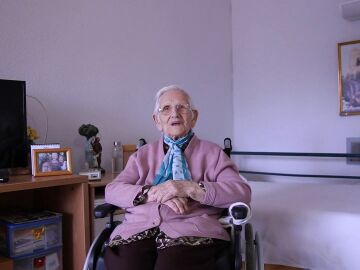 Araceli Hidalgo, primera persona en vacunarse de la COVID19 en España
