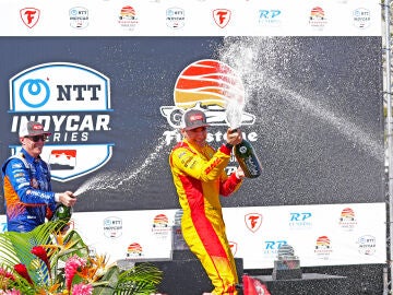 Álex Palou, en lo más alto del podio en el GP de St. Petersburg 