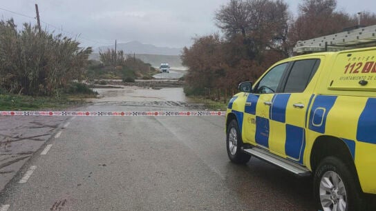 Dispositivo de rescate para buscar a un hombre que este domingo ha sido arrastrado