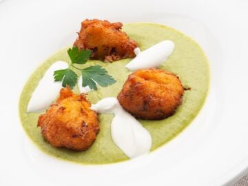 Pur&eacute; de br&oacute;coli con fritos de calabaza