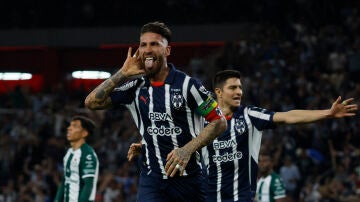 Sergio Ramos celebra su primer gol con Rayados de Monterrey