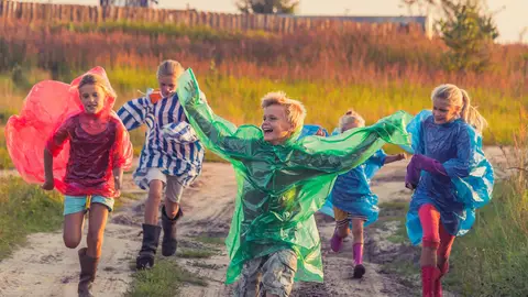 Niños corriendo Niños corriendo