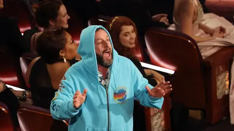 El atuendo de Adam Sandler en los premios Oscar 2025 El atuendo de Adam Sandler en los premios Oscar 2025