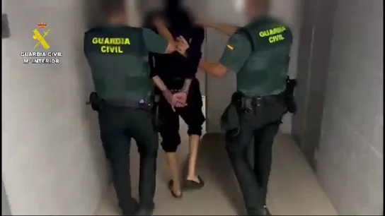 Intenta atropellar a sus vecinos y lo graban en vídeo Intenta atropellar a sus vecinos y lo graban en vídeo