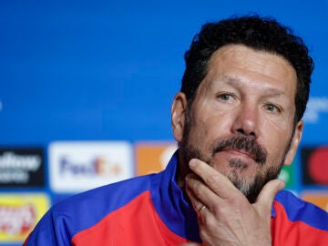 Simeone atiende a los medios en la Ciudad Deportiva de Majadahonda