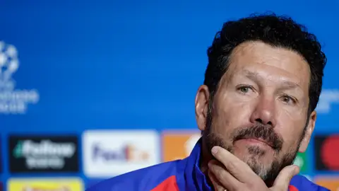 Simeone atiende a Los Medios en la Ciudad Deportiva de Majadahonda Simeone atiende a Los Medios en la Ciudad Deportiva de Majadahonda