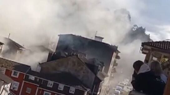 Imagen posterior a la explosi&oacute;n de un edificio en Mieres, Asturias