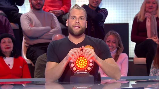 El guiño eurovisivo de Eduardo Navarrete a ‘Esa diva’ de Melody durante La Pista El guiño eurovisivo de Eduardo Navarrete a ‘Esa diva’ de Melody durante La Pista