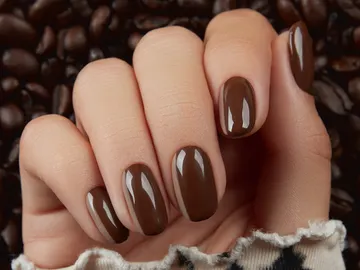 Uñas color marrón café Uñas color marrón café